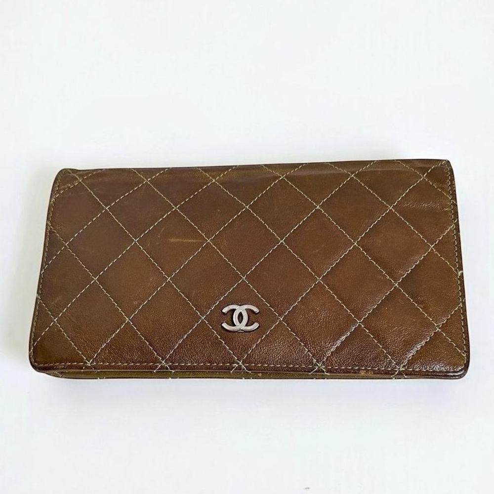 CHANEL iridescent cc quilted leather wallet